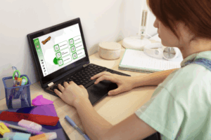 MintiCity dijital almanca öğrenim platformu teenage kullanan öğrenci